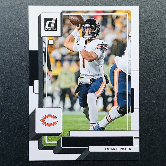 Justin Fields - 2022 Donruss #79 - Picture 1 of 2